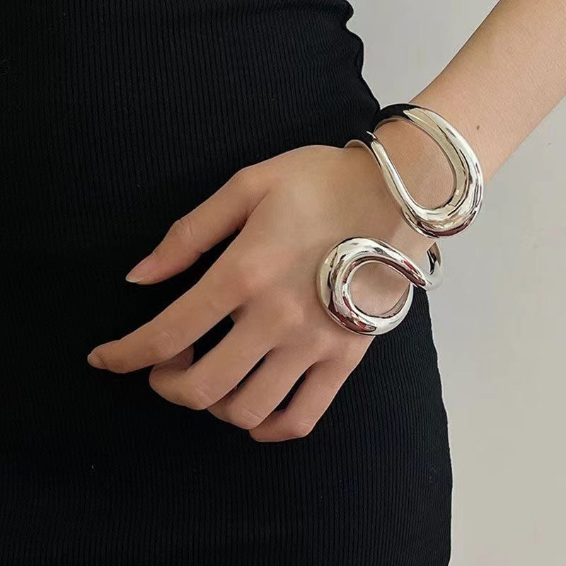 Female Niche Metal Geometry Streamlined Spring Bracelet